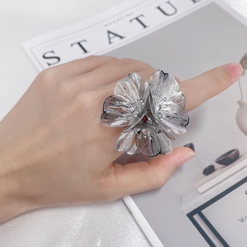 NEW Boutique Silver Tone Metal Rhinestone 3D Flower Ring